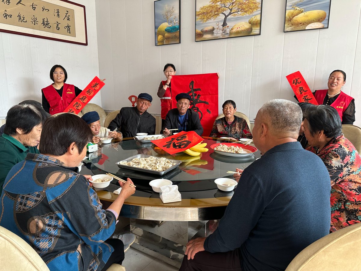 ningwang1791073's tweet photo. #九九重阳 🇨🇳佳节至，饺子来，欢聚一堂笑开颜 https://t.co/PkwPAQCjD1