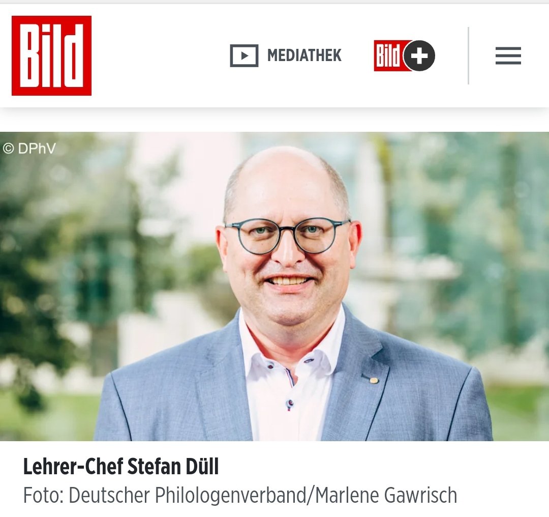 Hallo BILD. Ich weiss nicht, ob der/die Redakteur/in in der Schule aufgepasst hat, aber: LEHRER-CHEF nennt man 'Schulleiter' bzw. 'Schulleiterin'. DEUTSCHLANDS LEHRER-CHEF nennt man 'Präsident des Deutschen Lehrerverbands'. Bitte, gerne, danke, tschau.