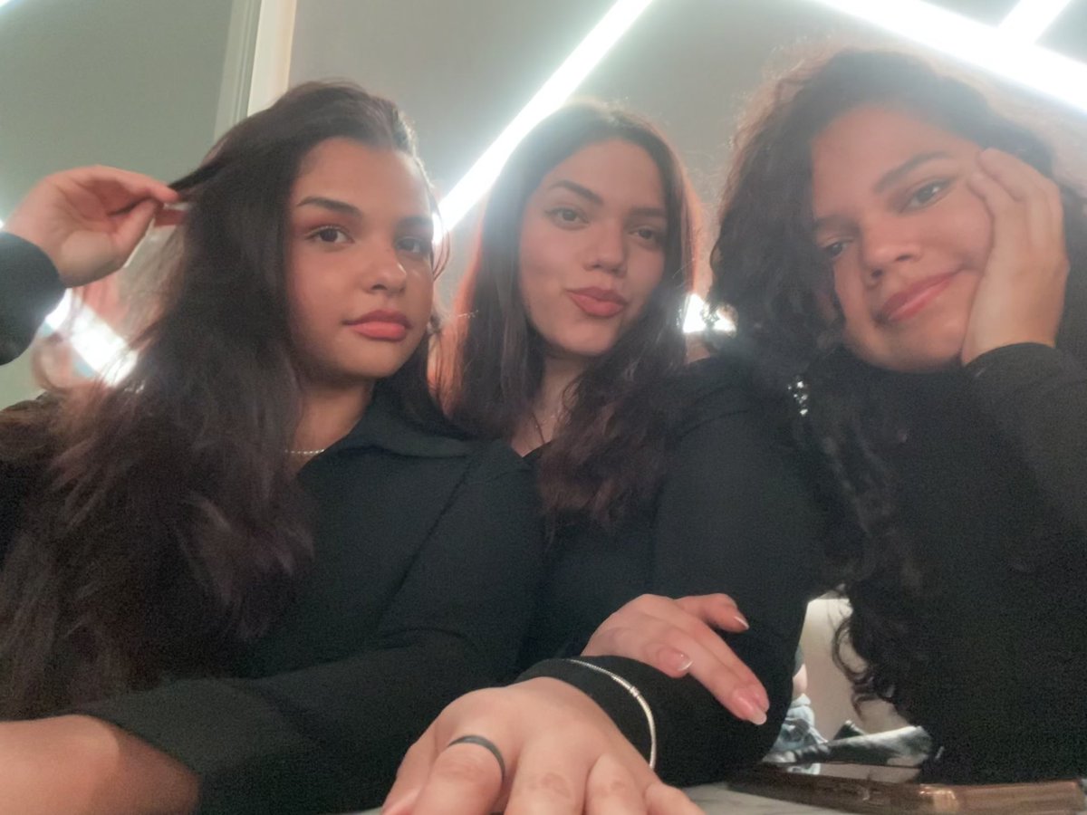 aquimiqk's tweet photo. Cim&amp;Courtney&amp;Natalia
Xd https://t.co/FVHwqHIXN8