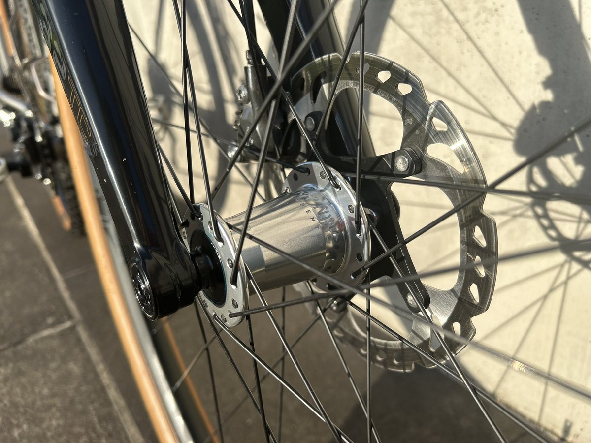 bikeshopforza's tweet photo. INDUSTRYNINE HYDRA
✖︎
STANS CREST MK4

手組みホイールインストール完了。

MONORALのチタンフレームと
シルバーハブが相性抜群。

※手組みホイールのオーダー
承っております。

https://t.co/QL4nnoQKWH

#industrynine #monoralbikes #手組ホイール https://t.co/BeAG6GxYpk