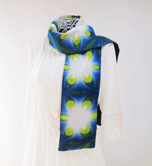 「黄緑色の雪花絞り・日本の伝統・たばた絞り・高島縮・和木綿・リバーシブル・マフラー」
creema.jp/item/16733135/…
深い紫色の和木綿と、京都の伝統を継ぐたばた絞りの生地を合わせました。
Creemaに出品中です。