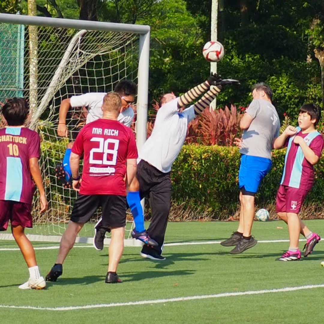 StShattuck's tweet photo. Kicking off some friendly competition at our yearly staff vs student soccer game.
What a great game with a final score of 5-2!

#SSMFC #internationalschooljohor #internationalschoolmalaysia #forestcity #shattuckeducation #studentcentered #ALLIN #teamwork #friendlycompetio https://t.co/0UsQ5yQgP4