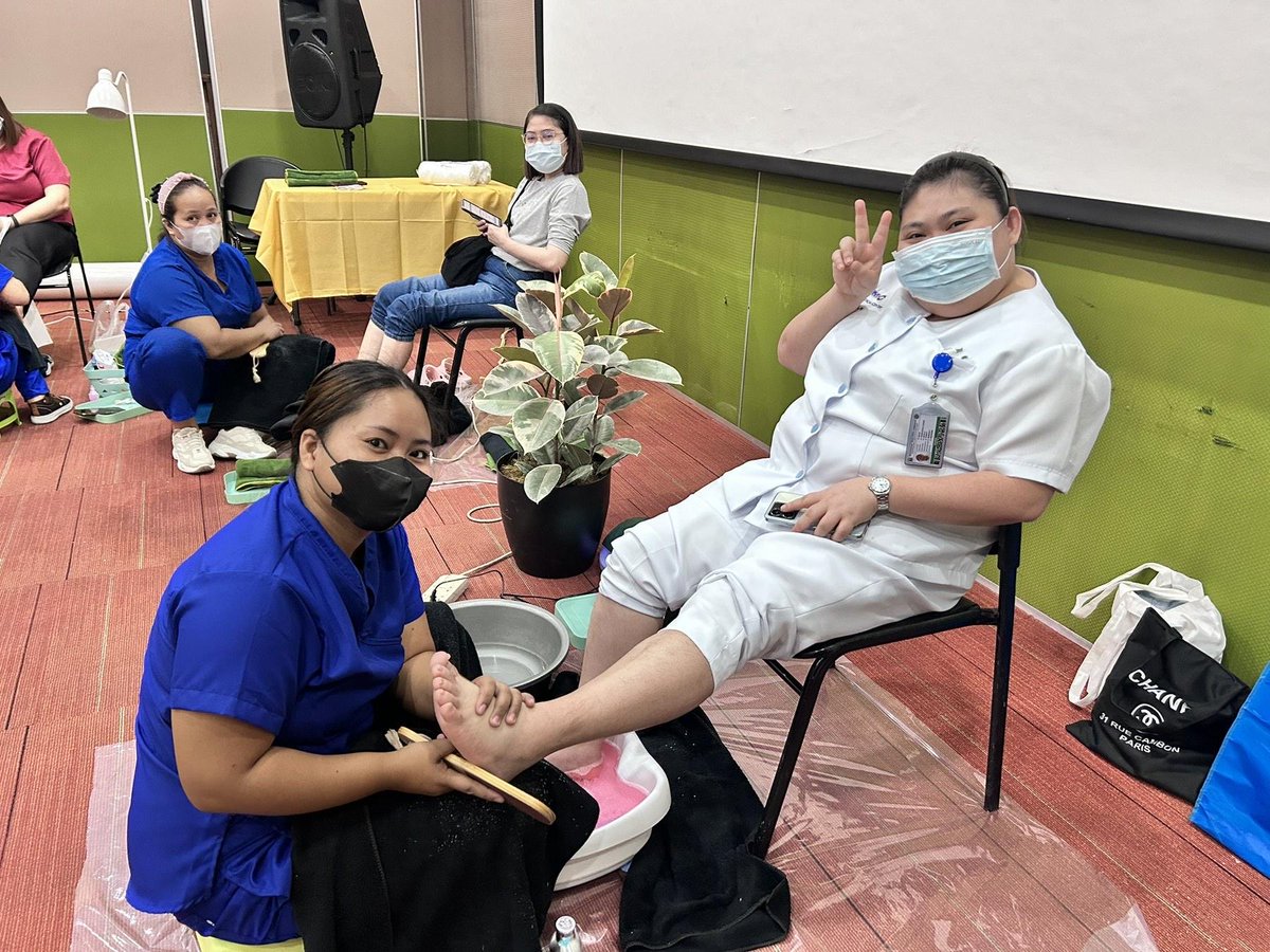 PalmeoSpa's tweet photo. "National Nurses Day: Kneading Gratitude, Easing the Heroes" #Nurses #Wellness #WellnessJourney #Workplace #massageislife #spa #chairmassage #relaxation #makatimed #Healthiswealth 🥳🎊🎉 https://t.co/2OWw6M7uu4