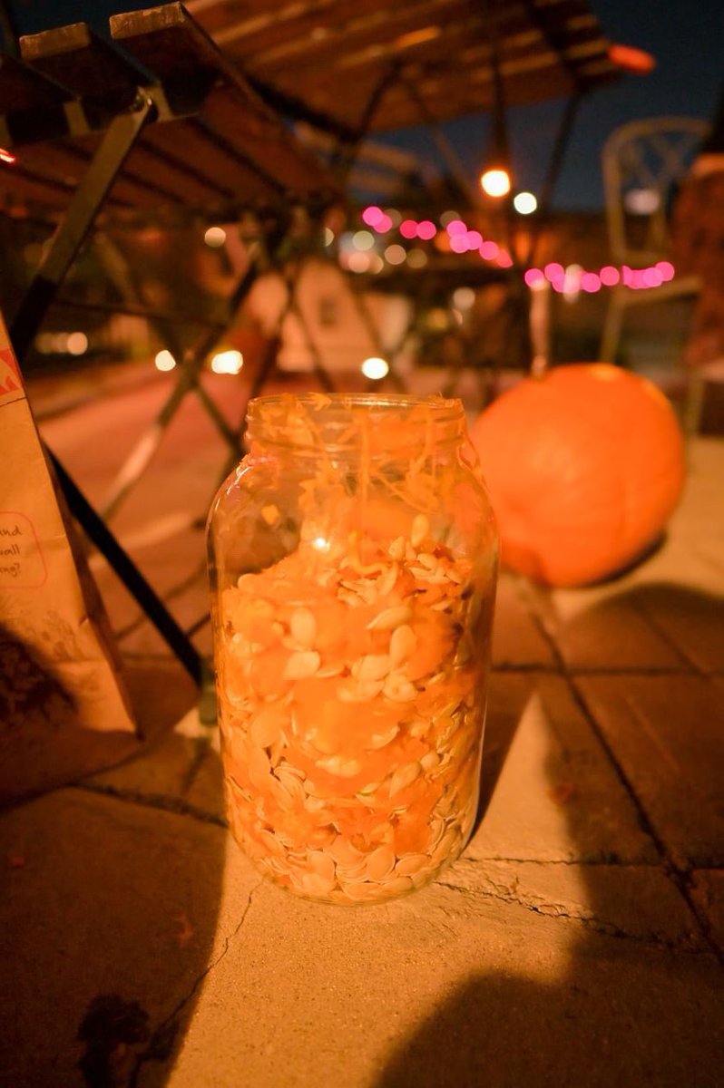 uhdoesthiswork's tweet photo. making halloween hummus tonight https://t.co/bV7UVadF9o