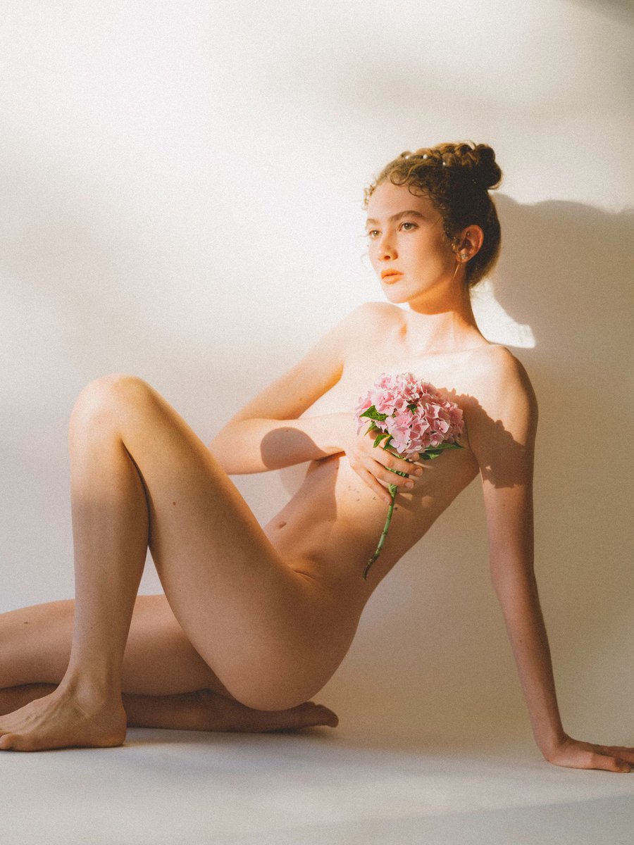 Good morning to absolutely everyone 💛

Have an amazing week

«Body flowers» collection available on floor price 0.05 $ETH