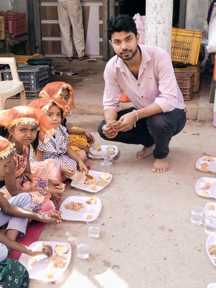 ajay_kumar_i's tweet photo. 🌸 Kanya Bhojan in Durga Puja 🙏
A cherished tradition of respect and blessings. Young girls are revered as goddesses and served a special meal. It symbolizes the divine feminine and unites communities. 🌺🍛💖 #DurgaPuja #KanyaBhojan #tradition https://t.co/VbUlFNrtcx