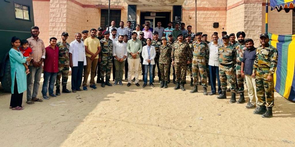 #WeCare

Reaffirming the resolve to look after veterans & Veer Naris, #GoldenKatarDivision organised an outreach rally at Ramsar, #Barmer. More than 300 persons benefited from medical care, guidance for prevention of lifestyle diseases & redressal of grievances.

#KonarkCorps