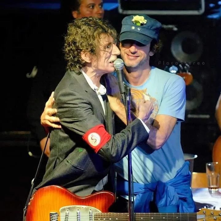 FlacoStereo's tweet photo. Feliz cumpleaños CHARLY!🙌♥️🥂🎶 
El 23 de octubre de 1951, nacía Charly García 

"Con Charly, además de su caudal creativo y de la afinidad que tengo con él como persona, nos conocemos desde hace mucho y nos encontramos para hacer música, siempre la paso bien" 

Gustavo Cerati https://t.co/KtpDG5TMYH