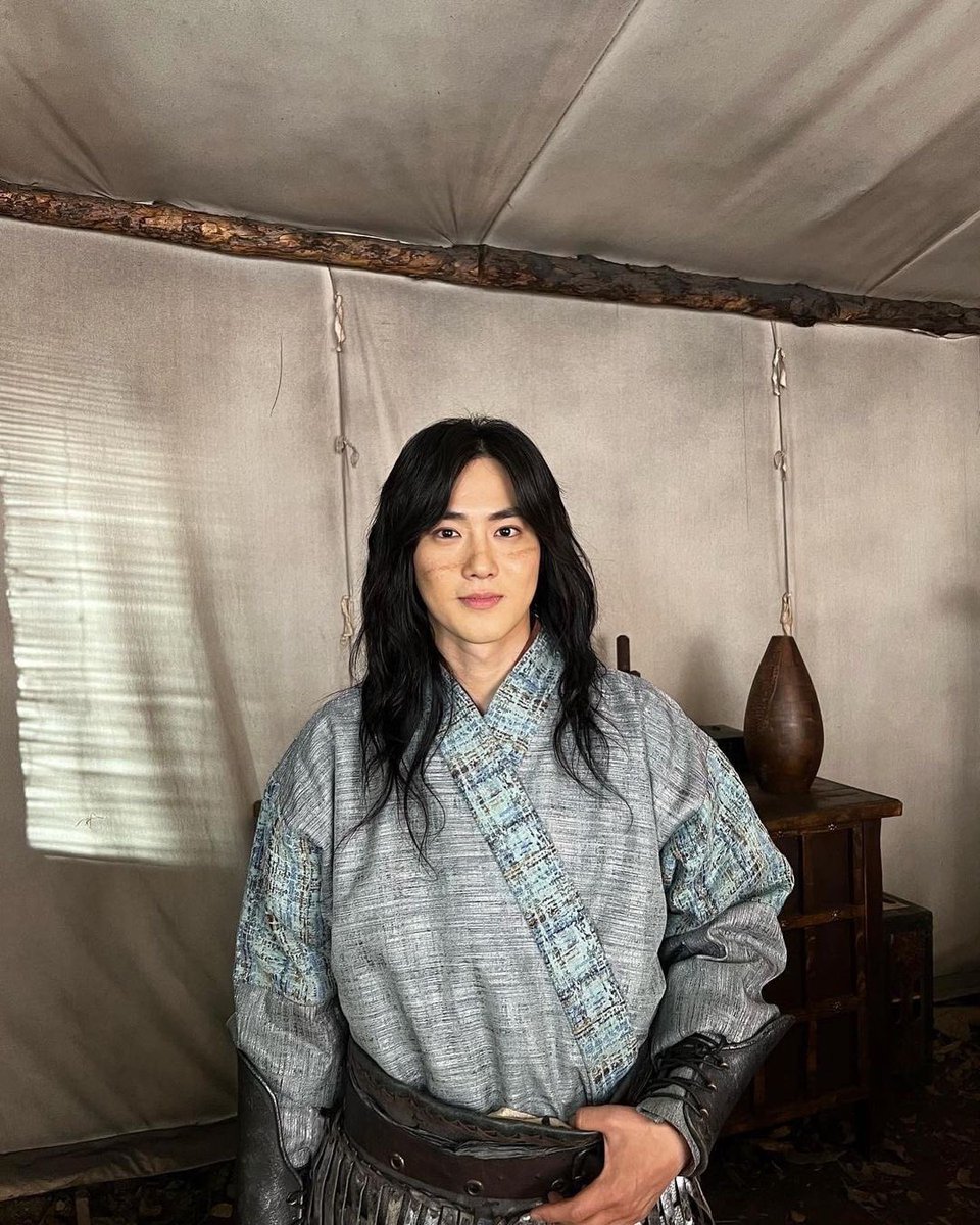 knockknock0408's tweet photo. SUHO ins :  ’아라문의 검‘ 의 ’아록‘으로 함께 할수 있어 영광이었습니다. 🙂⚔️⛵️
@weareoneEXO https://t.co/wfiyTcd8uG