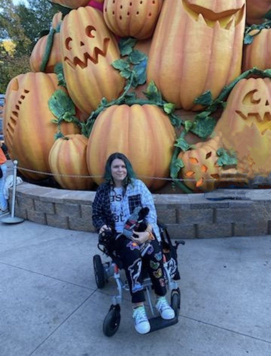 Went to <a href="/Dollywood/">Dollywood Parks & Resorts</a> today and had to pull out the Kesha ❤️
It wasn't the best day but everyone loved my pants 😊

ONLYYY LOVEEE CAN SAVEE US NOW❤️
#OnlyLoveTour