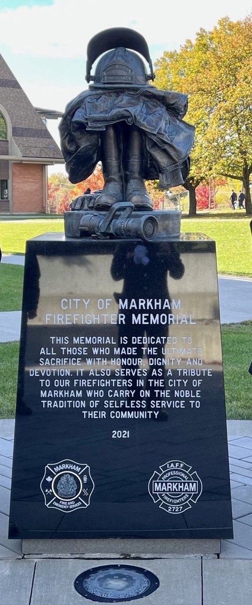 MarkhamFire's tweet photo. Today the City of Markham’s Fire and Emergency Services, along with the Markham Professional Firefighters Association honoured 2 of our bravest. #firefamily #neverforgotten #markhamfire https://t.co/6sxxiivSYX