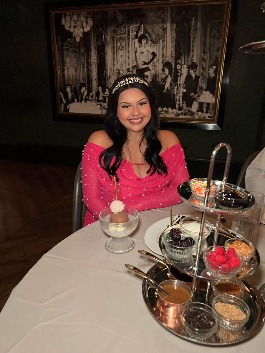 urfavscorpiolex's tweet image. sundae service 🍨 #bdayweek