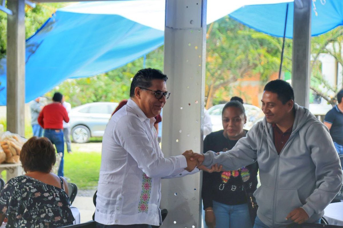 RabinSalazar's tweet photo. Agradezco a mis amigos Francisco García y Rafael Cerón por la invitación a esta reunión con amigos en mi natal #Jiutpec. Siempre es un gusto saludar y encontrar tantos amigos con los que hemos caminado por años nuestro municipio y nuestro estado, #Morelos. #HechoEnMorelos #LaEsperanzaNosUne 🙌🏽