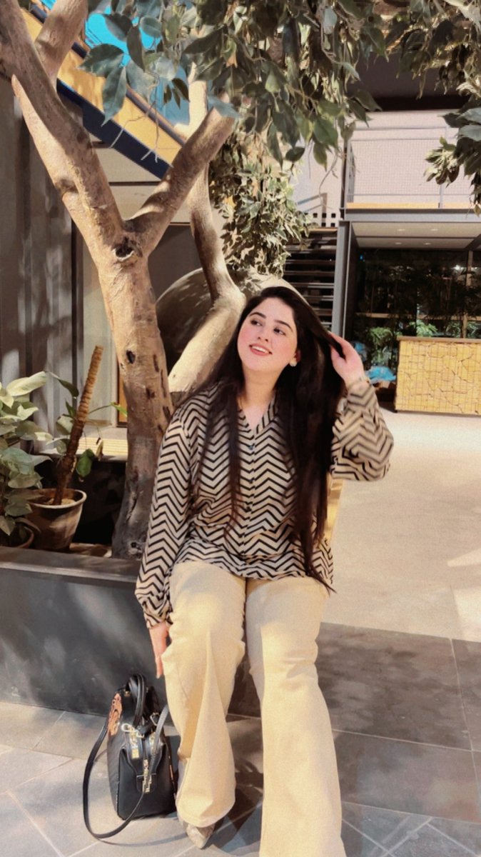 غالب ہمیں نہ چھیڑ کہ پھر جوش و اشک سے
بھیٹے ہیں ہم تہیہ طوفان کئے ہوئے