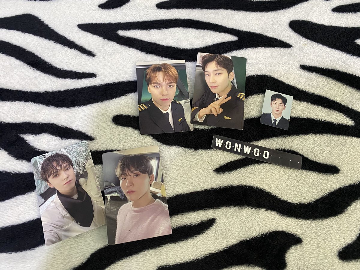 keLestrellA's tweet photo. #thanksiewinsie 💎🫶🏻
Wonwoo Piloto haver!!! 😮💨 thank you @winsiestar! 🥹
#SEVENTEEN #5thCaratMembershipKit #Wonwoo🐈⬛ #Sector17 #CompactVersion #Vernon🐢 #FML #FallenMisfitLost #Seungkwan🐣 https://t.co/5IclG1Mvha