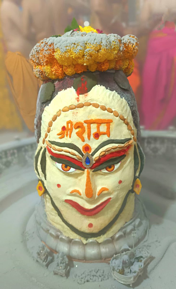 visrane's tweet photo. जय श्री महाकाल जी की
जय श्री कृष्ण जी की
शुभ प्रभात
सादर वंदे
श्री महाकालेश्वर ज्योतिर्लिंग के आज (सोमवार, 23/10/2023) के भस्म आरती-शृंगार दर्शन 🙏🏻 https://t.co/qA8pjL9zjR