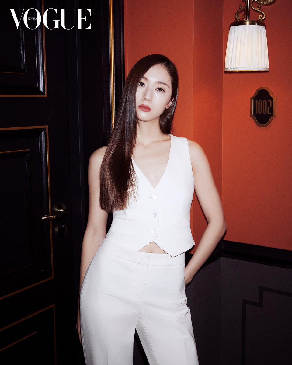 krystclass's tweet photo. Krystal x Lancôme for Vogue Korea 🫠

cr. stylist

#KRYSTAL #크리스탈 #정수정 https://t.co/EmZN2SgaXC