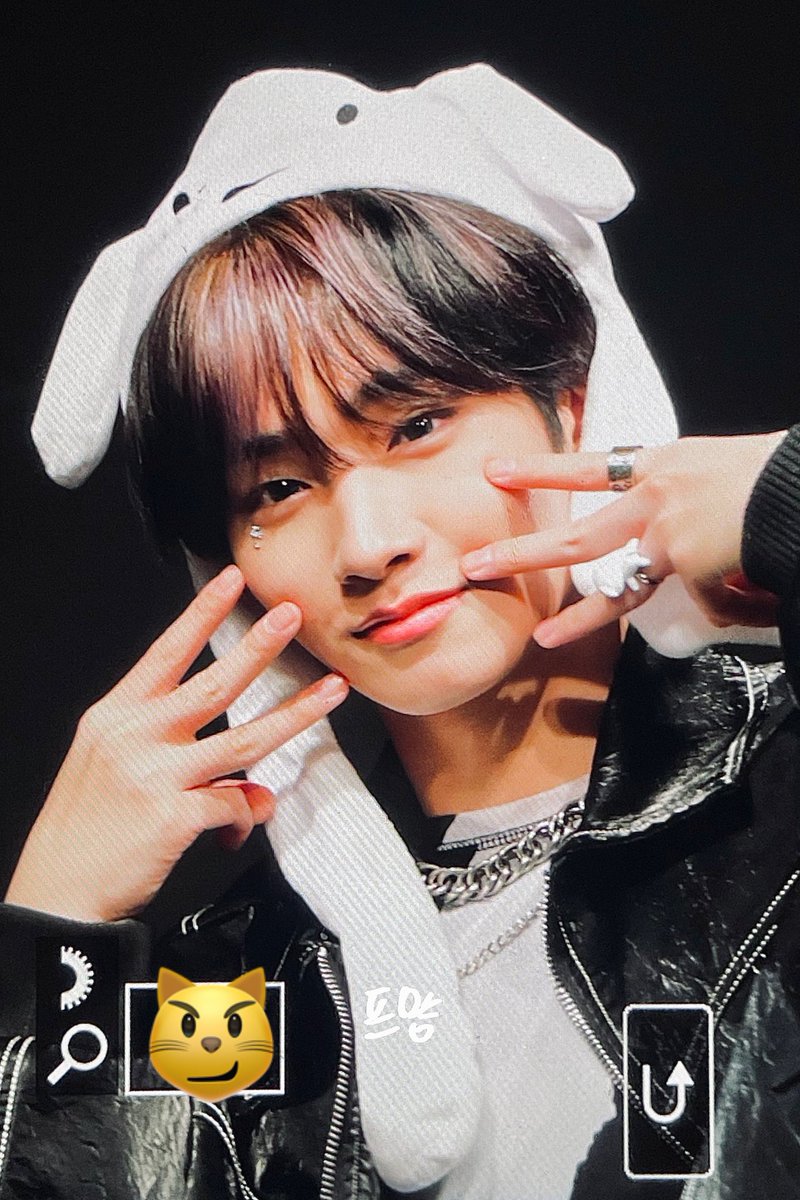luvboy421's tweet photo. 231022 케이팝머치 pre 

강아디고양이다해🩶🩶

#제프 #이펙스 #JEFF #EPEX #이재호 https://t.co/aF6YHyGMJm