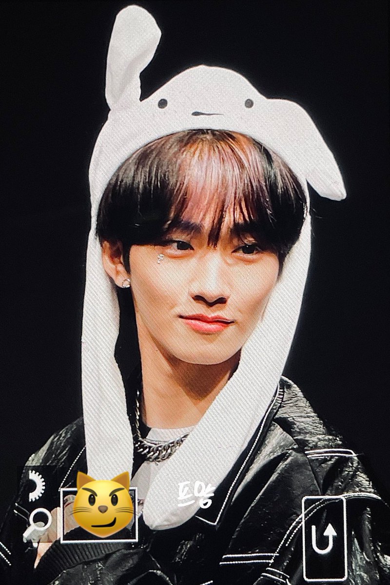 luvboy421's tweet photo. 231022 케이팝머치 pre 

강아디고양이다해🩶🩶

#제프 #이펙스 #JEFF #EPEX #이재호 https://t.co/aF6YHyGMJm