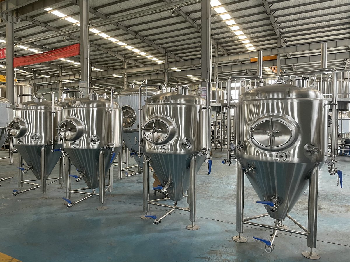 cassmancarry's tweet image. 5bbl unitanks are ready. #unitank #fermenter