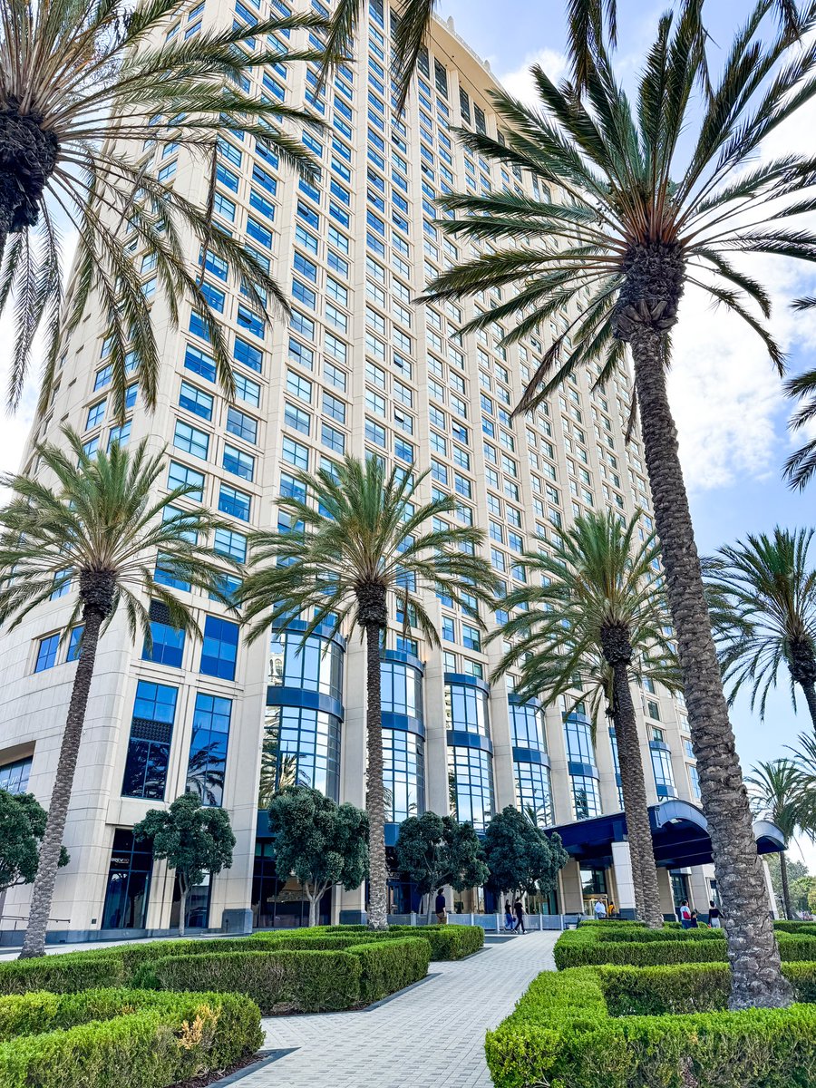 rowdyrealtor210's tweet photo. Day 1 in San Diego at the 2023 REAL RISE Conference!! Had a blast already networking with all the amazing real estate teams I get the pleasure of working with across the nation and Canada! Canβt wait for Day 2!!!
@thegrellteam #theGrellTeam
#RealRISE #RISE2023 #TheRealBrokerage #RealBroker #WorkHardBeKind #UTSA