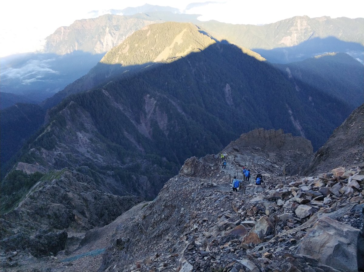 突然被拉去山里渡过一段与世隔绝的生活
没互联网的世界真的安静许多

别急阿你们 币圈最重要的是耐心 抽奖也是
说我跑路的那个 就当我跑了吧 资格自动替补🤪
如果为了10u就跑路 那还真不适合币圈 开仓手续费都不只10u吧🤥

之前中奖的10u放着升息成15u 恭喜🎉
不是机器人底下留个言 <a href="/0x_ThitHtooEain/">Thit Htoo Eain</a>