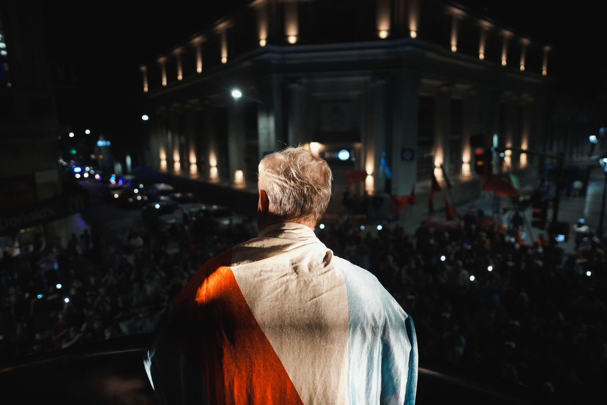 ¡En Entre Ríos arranca una nueva era! Ustedes son los protagonistas de este momento histórico. Gracias, de corazón, por haberme dado el inmenso honor de elegirme para gobernar nuestra provincia.