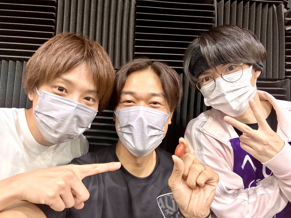 カナダに来て一週間、少しずつですが成長を感じられております
そして今回カナダに来るにあたり椎名鯛造先輩にいろいろ教えを乞うておりました
そしたら感謝祭の稽古の時、こちらを渡してくれました
舞台上で和田雅成様より渡されていたのを見ていましたがそれが自分に来るとは
一歩一歩がんばります💪