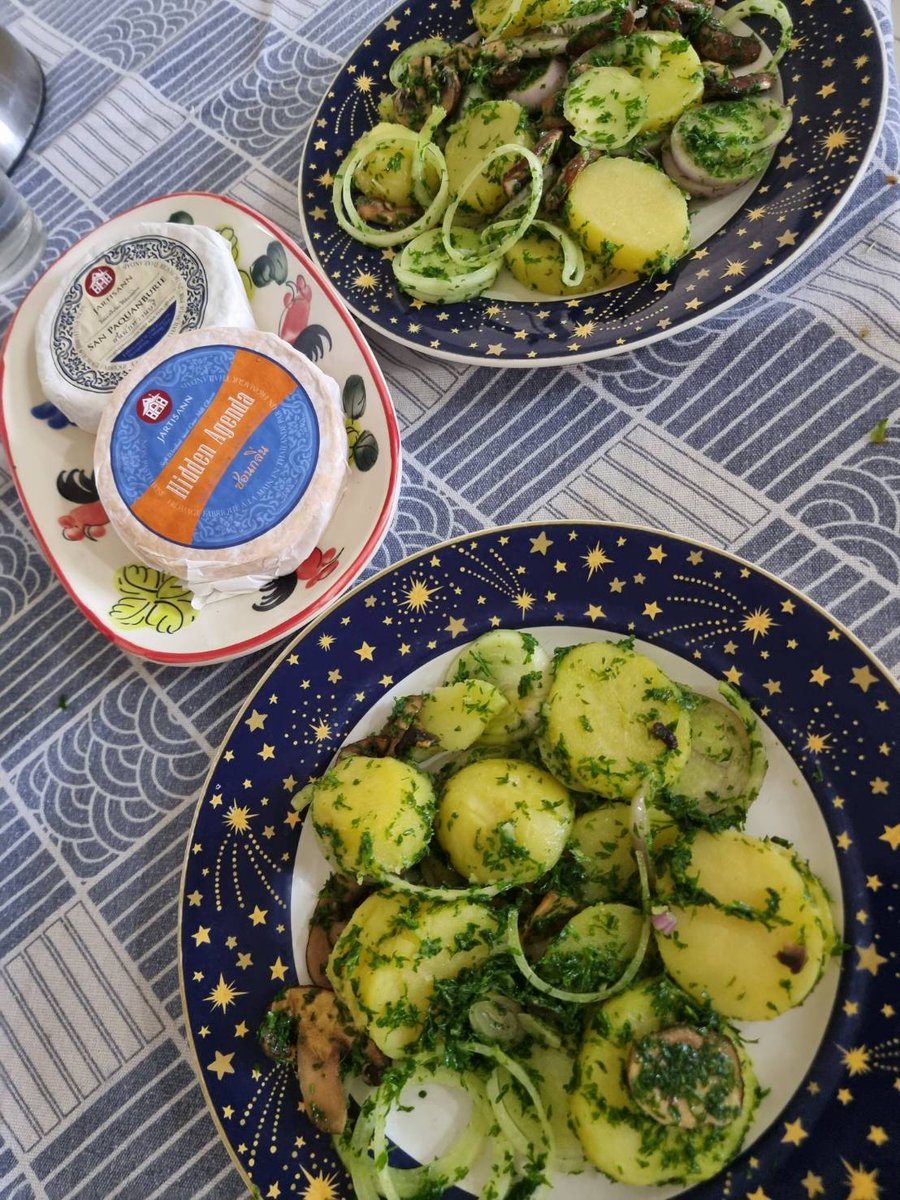 Warm potatoes salad with Jartisaan cheeses (Chiangmai) .."Hidden Agenda" is a perfect match.