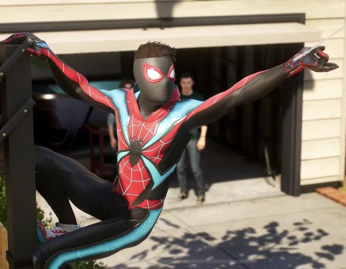 Gicken_'s tweet photo. Crazy how we went from one of the best looking Miles suits to arguably the worst 

#SpiderMan2 https://t.co/GQFNmKAAm6