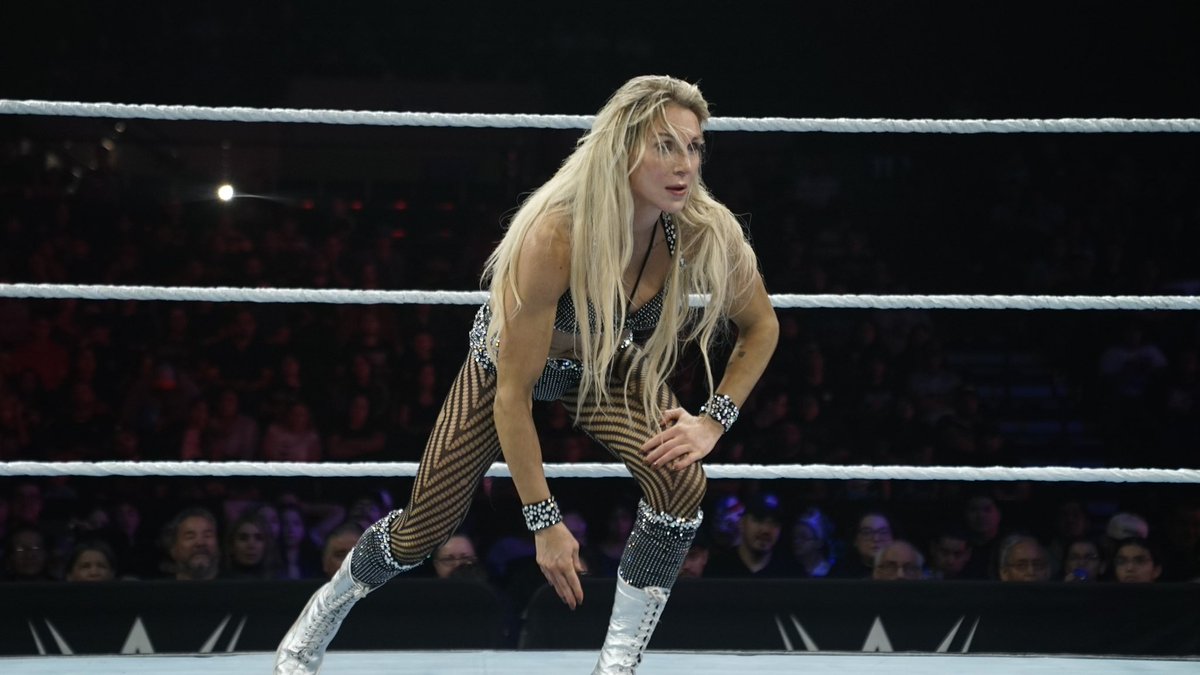 MsCharlotteWWE's tweet photo. Great weekend!! 
Thank you Texas 🤠👸🏼💎 #WWELaredo https://t.co/0euAma65Rb