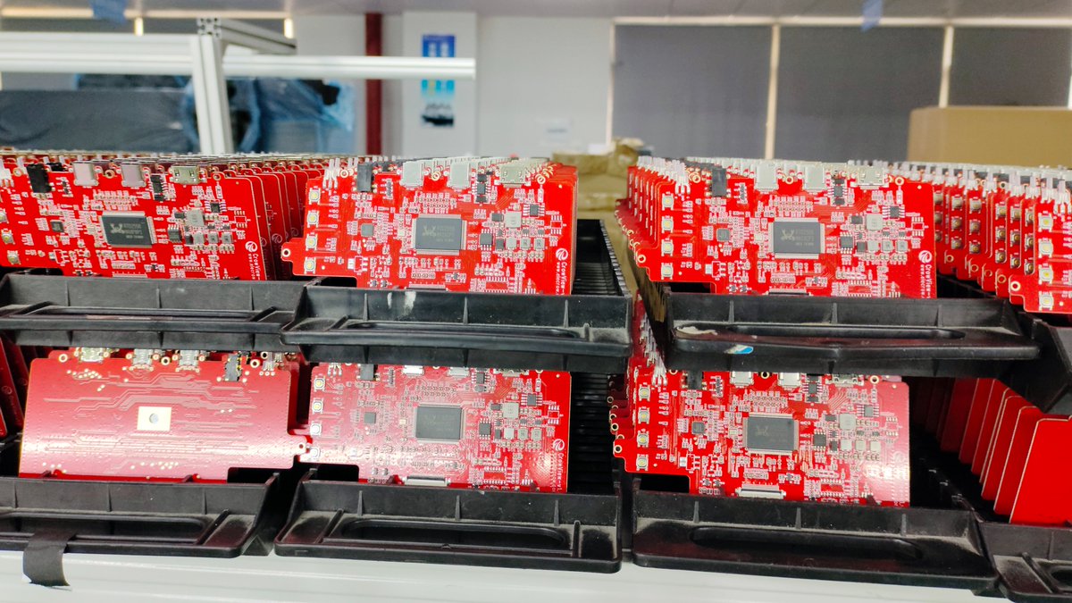 Elecrow1's tweet image. ⭐ We captured the #PCBA of the #CrowView 14-inch #ScreenExtender in action on the #Elecrow production line. 😻
📌 Get your #ElecrowPCB for as low as $1/10pcs. 🚀