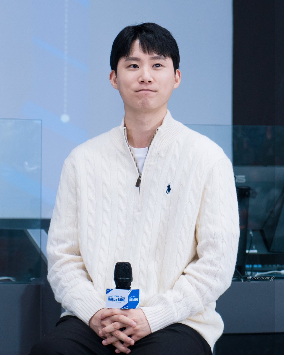 oooooonng_pic's tweet photo. e-토크쇼 ‘ChangSik’ 문창식 해설편

#문창식 #ChangSik https://t.co/K2sJA6X87n