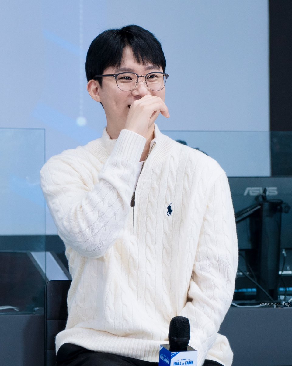 oooooonng_pic's tweet photo. e-토크쇼 ‘ChangSik’ 문창식 해설편

#문창식 #ChangSik https://t.co/MuGaISkLhf