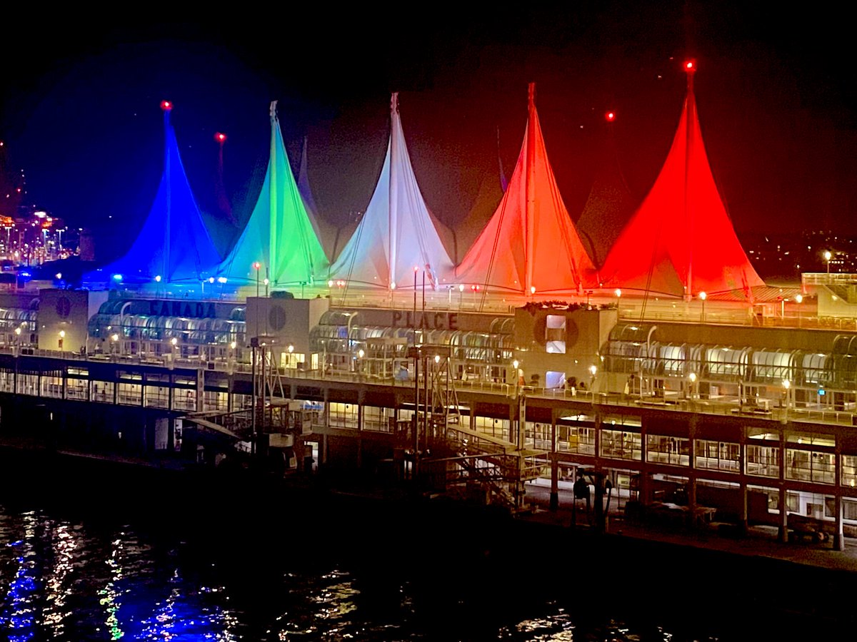 How fitting that on night @AmCollegeGastro held the #ACG2023 reception for, and in support of, our LGBTQ+ members, #FiveSails restaurant in #Vancouver was lit up this way. So great to be part of an inclusive organization where everyone is welcome! @RainbowinGastro 🌈 💩🌈