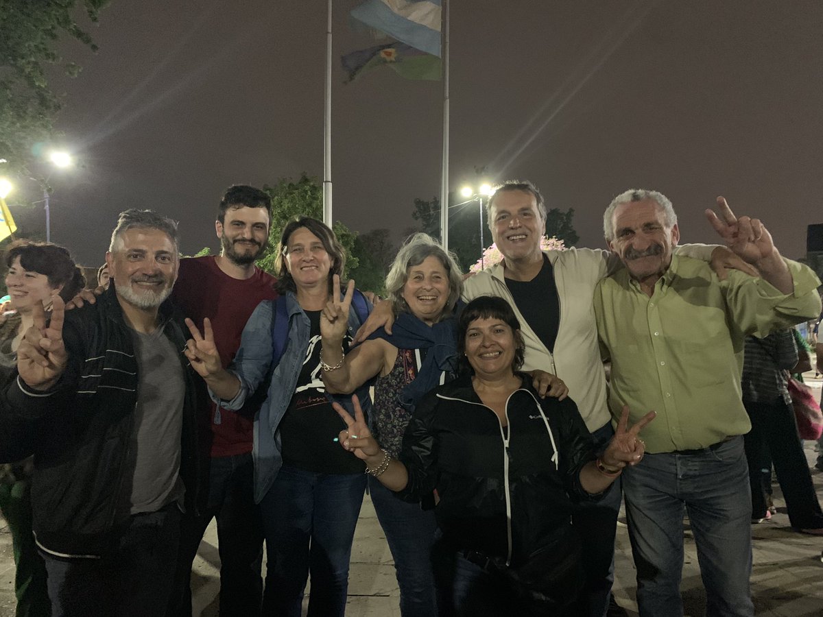 DanielLarrache's tweet photo. 🇦🇷✌🏼Festejamos el triunfo de @PablocDescalzo y @LucasGhi intendentes,  de @Kicillofok gobernador, Santiago Stura concejal y Paula Eraldo consejera, orgullo turquesa!

#Hilo https://t.co/IObzj4LNQX