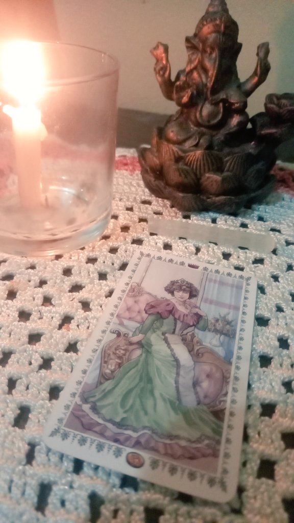 _blacktarot's tweet photo. Sente sim! Aqui me mostra que ele te vê como uma pessoa muito mais independente e segura do que ele, e inclusive,  esse pode ter sido um dos motivos para que vocês se afastassem. "Blue, como assim?" Assim, eu vejo que aqui é como se você estivesse "roubando" o + https://t.co/5YAOQMcMEo