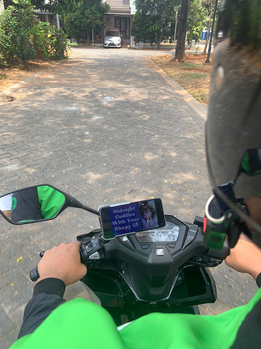 Scizonesian's tweet photo. gojek gua dengerin apaan anjing 😭😭😭 https://t.co/zKWyMu2uIM