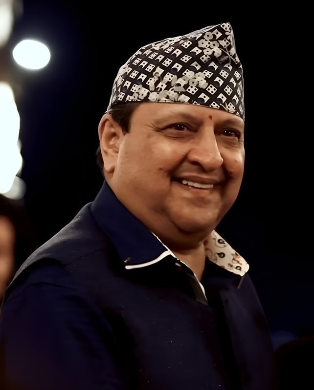 हो, जाँदैछु, जीवनमा पहिलो पटक
राजाको हातबाट टिका लगाउँदैछु!

पाँच कारण दिँदै राष्ट्रपतिको हातबाट टिका नलगाउन हिजो आग्रह गरेपछि, कतिपयले सोधे: राजासँग टिका लगाउन जाने हो त? उत्तर: हो, जाँदैछु –छोटकरीमा भन्दा, सात कारणले जाँदैछु।

१। गणतन्त्रको नाममा धेरै कुकर्म सहियो तर “राष्ट्र र