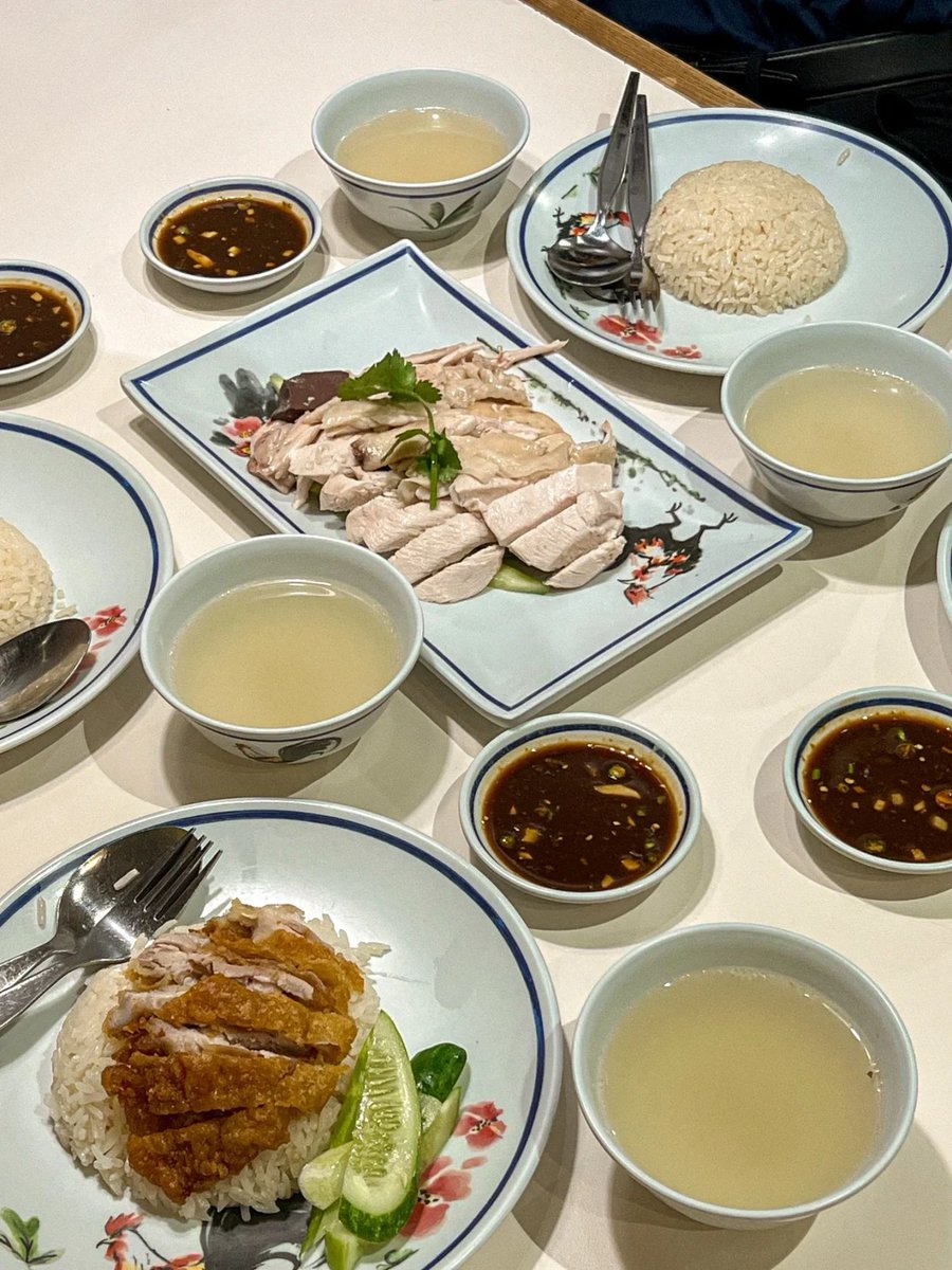 SlantedGaming's tweet photo. Friends are the secret ingredient to a delicious lunch.😋 https://t.co/RnC4S0ciMG