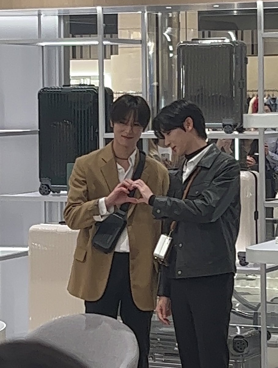 zzzza_ck's tweet photo. 우리 결혼했어요 https://t.co/SkYtRydmsh