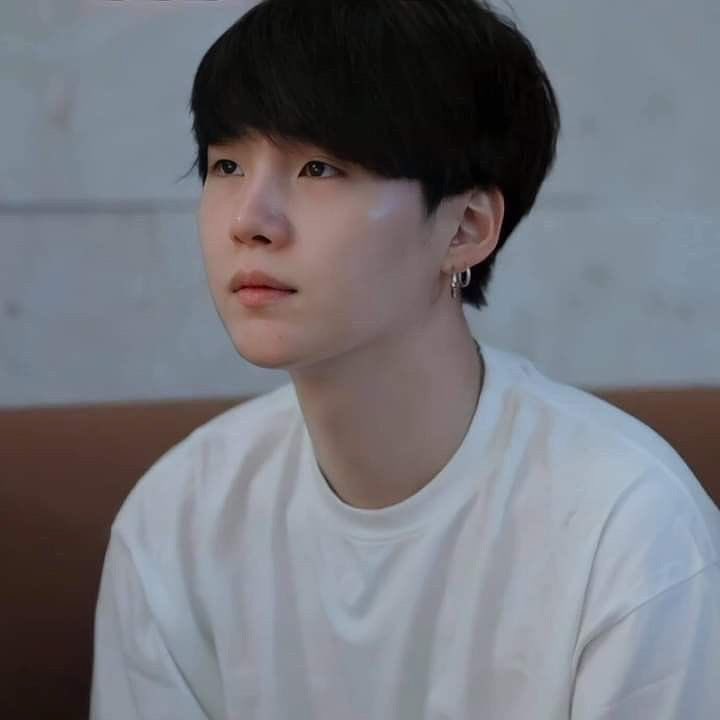 GENIUSLAB_1993's tweet photo. 흰티 입은 민윤기를 모아보자

#윤기 #SUGA #BTS @BTS_twt https://t.co/24V93UfZeb