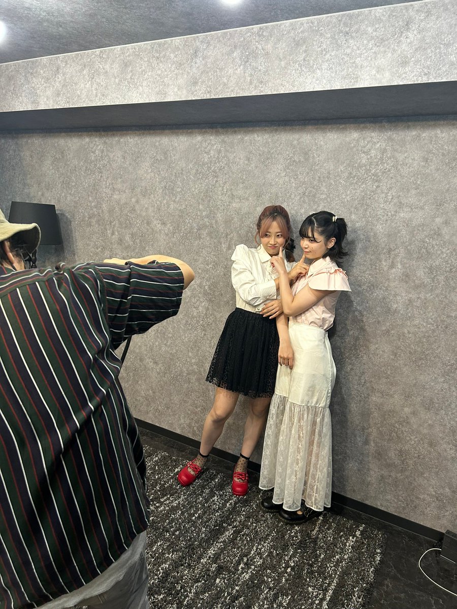 idolfile_jp's tweet photo. 【フォロー＆RT企画】 
『IDOL FILE Vol.31 French Girly』発売中！  

本日は豆柴の大群のお二人です🤍  

(@idolfile_jp)と(@MAMESHiBATAiGUN)を 
フォロー&amp;このポストをRTしたら応募���了！ 
※発送は12月末以降  

応募期間は2023年11月末日23:59迄 
#IDOLFILE https://t.co/IqBWAZF7Pf