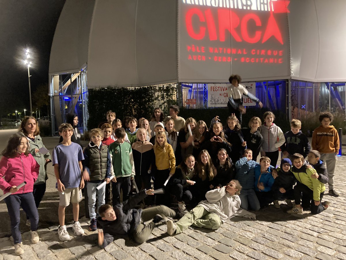 CollegeAspet's tweet photo. Sortie au festival Circa 2023 des élèves 4e-3e option cirque et  des 6e atelier cirque et théâtre, organisée par leur professeur Mme Dupuy. Les élèves ont assisté à trois magnifiques spectacles et rencontré le collectif Sous le Manteau après leur prestation. 
#circa https://t.co/RwURFDVoGm