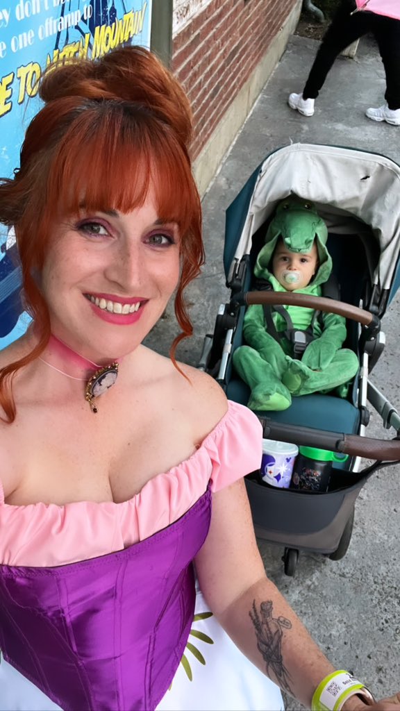 so_bewitching's tweet image. Oogie Boogie Bash as some denizens of the Haunted Mansion @Disneyland