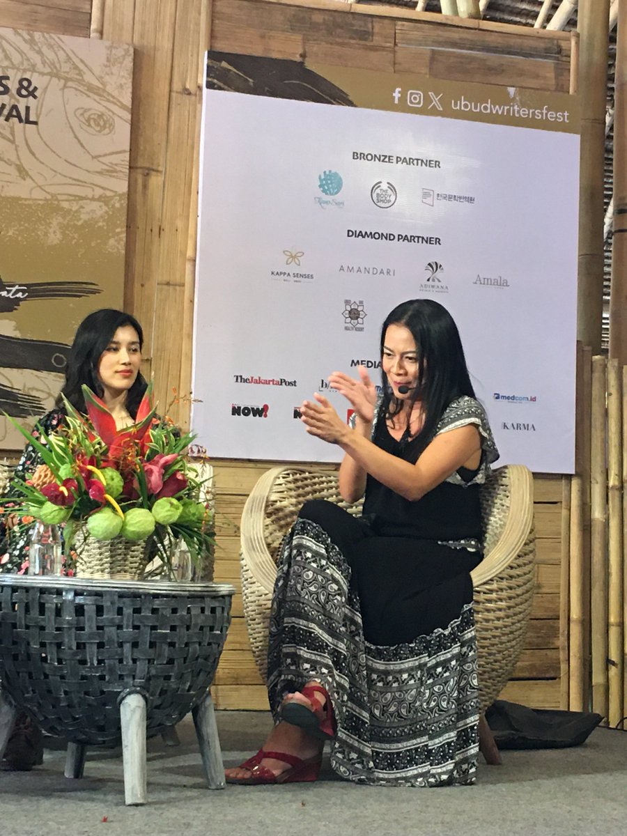 "Gimana caranya mengatasi Creative Block?"

setelah mendengar sesi <a href="/deelestari/">Dee Lestari</a> di #UWRF23 kemarin, aku dapet key takeaway baru

Mbak Dewi Lestari berpesan:
siapkan tubuhmu agar ide kreatif dapat masuk dan mengalir lancar, perbesar kapasitasmu.

Maksudnya gimana?