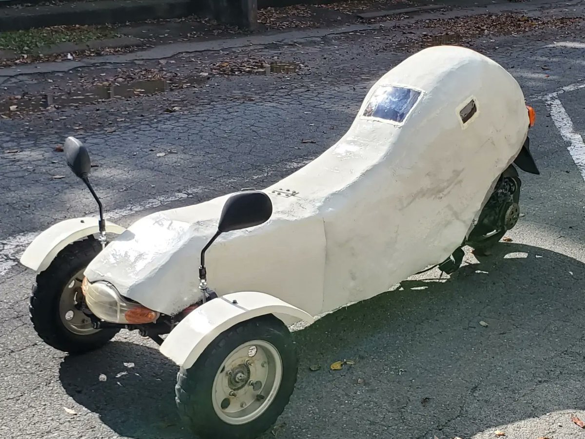 Hit_MS_Club's tweet photo. ハ戸工業大学 自動車部です。

この三輪ミニカーは部員がーから作ったものです。まだ、試作段階ですがなかなか面白い仕様になっていますw
ベースはDiofit(AF27)にフロント部分はバギーのフレームを流用しています。

これからの活躍が楽しみですので、ぜひ応援よろしくお願いします！ https://t.co/1o4OpYIh7J