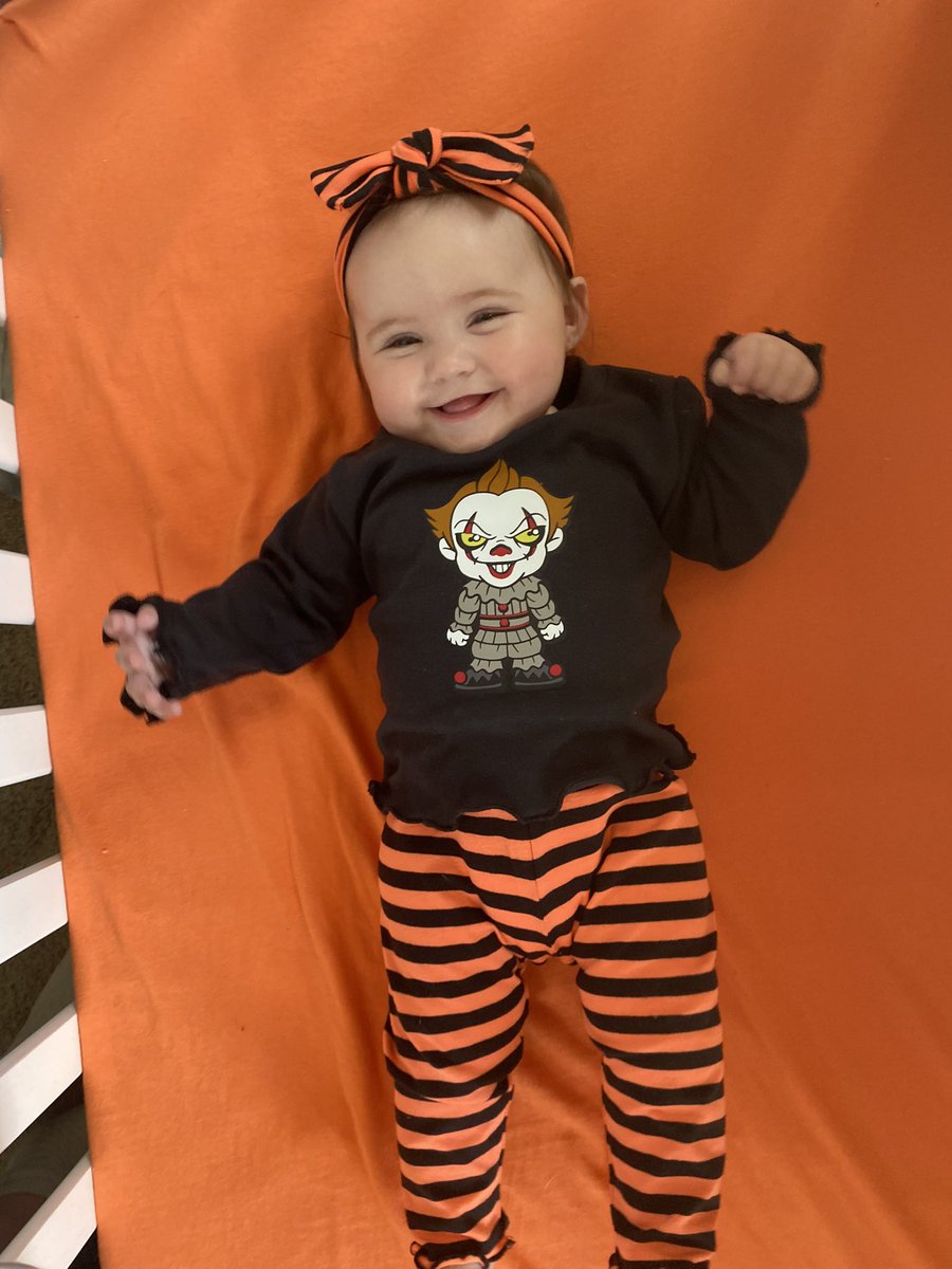 __moonfairy's tweet photo. my spooky girl 🕸️🎃👻🥹 https://t.co/OGRZ59POwW