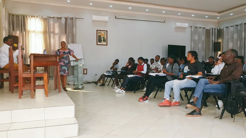 PoleInstitute's tweet image. #UhakiBilaMipaka. La gestion d contentieux aux frontières: enjeux &amp;amp; perspectives. Les jeunes d #UniversitéAlternative ont echangé   à ce sujet avec le SD chargé d la brigade d contrôle de la #DGDA #NORDKIVU.  @iPeace_RDC @intalertdrc @intalert_Rwanda @morisho_nene @isaac_muchele