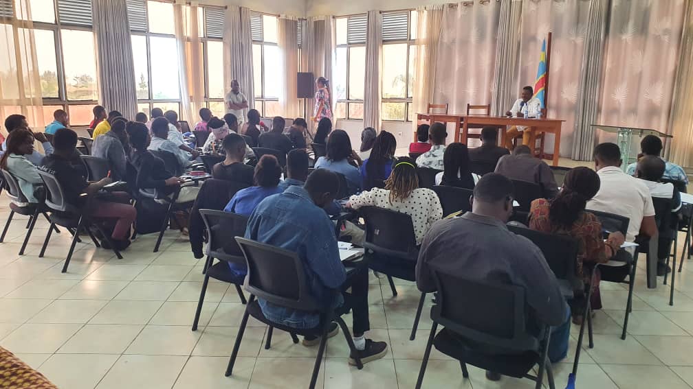 PoleInstitute's tweet image. #UhakiBilaMipaka. La gestion d contentieux aux frontières: enjeux &amp;amp; perspectives. Les jeunes d #UniversitéAlternative ont echangé   à ce sujet avec le SD chargé d la brigade d contrôle de la #DGDA #NORDKIVU.  @iPeace_RDC @intalertdrc @intalert_Rwanda @morisho_nene @isaac_muchele